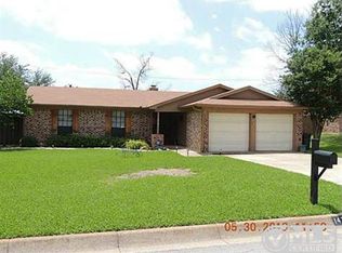 1424 Briar Run, Benbrook, TX 76126