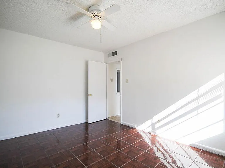 209 San Saba Rd — Photo 17