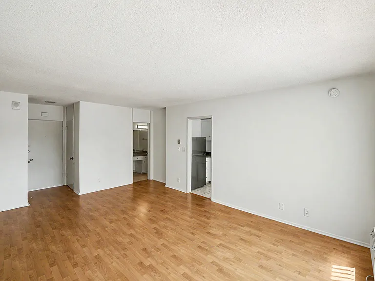 Hollywood Apartments — Photo 40