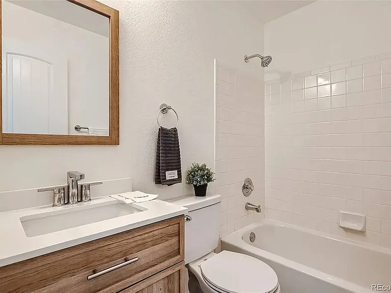 4264 S Halifax Way — Photo 11
