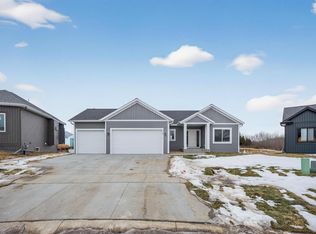 6120 Cody Ln NW, Rochester, MN 55901