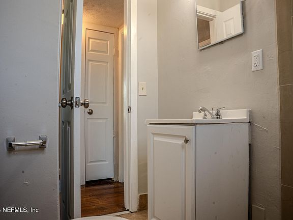 2nd image of 1124 W 25TH Street
