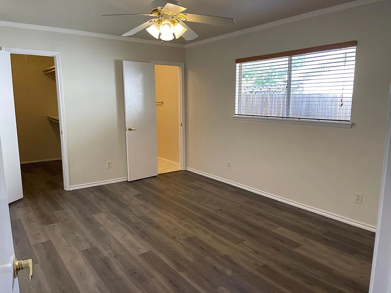 933 Shenandoah Dr — Photo 3