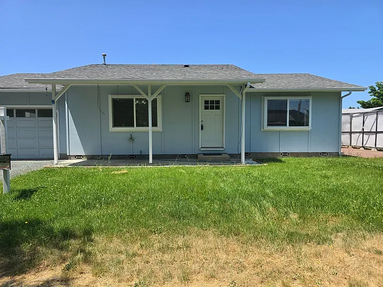 2368 Redwood Ave — Photo 6
