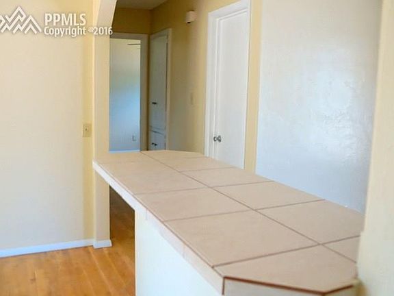 Large breakfast bar between the dining room and living room.
