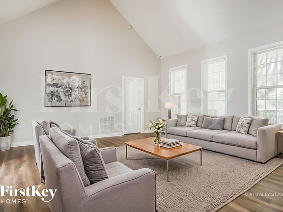 3rd image of 218 Sweetbriar Ct