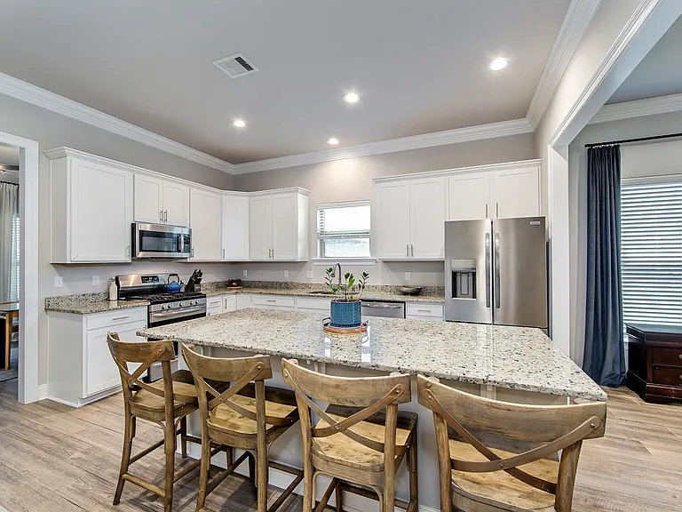 110 Devon Ct — Photo 5
