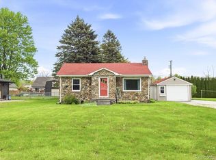 87 Connecticut Ave, Marysville, MI 48040