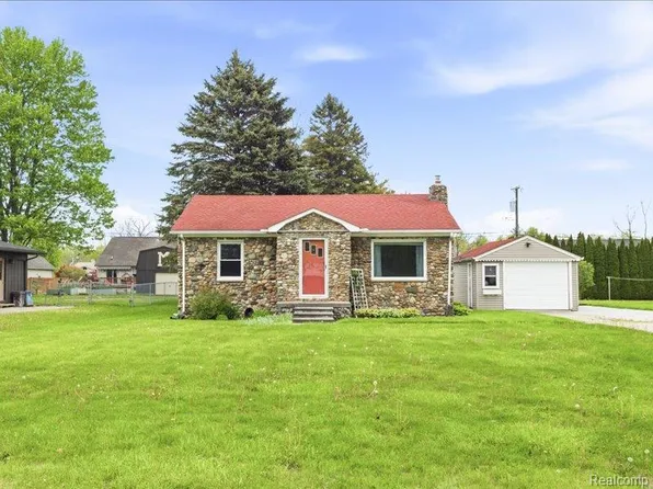 87 Connecticut Ave, Marysville, MI 48040
