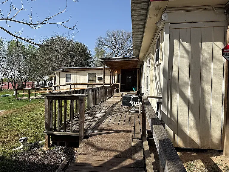 1 bed, $650 — Photo 1