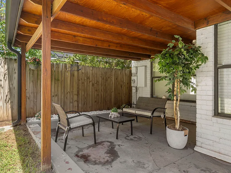 408 Sycamore Ln — Photo 19