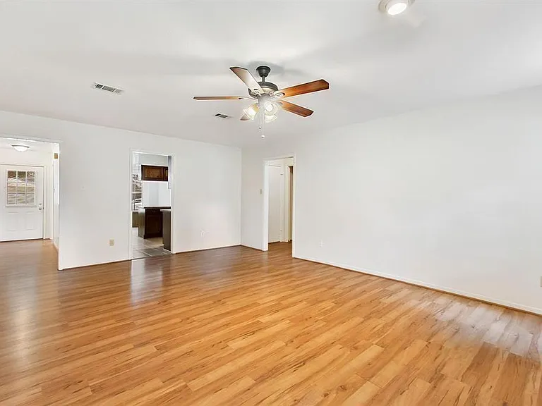 2106 Wickburn Dr — Photo 14