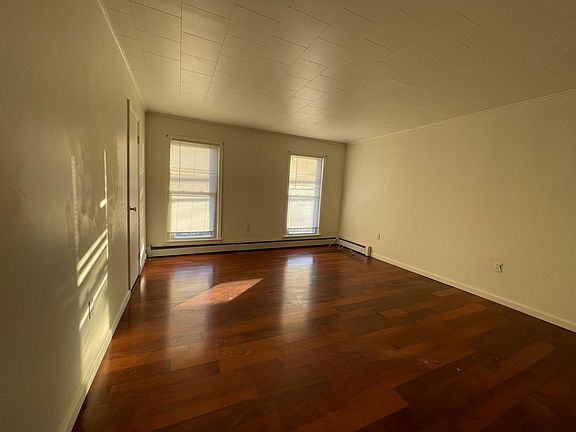 2nd image of 12 Burgoyne St #3