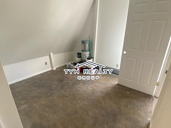 5th image of 591 Sanford Ave #3
