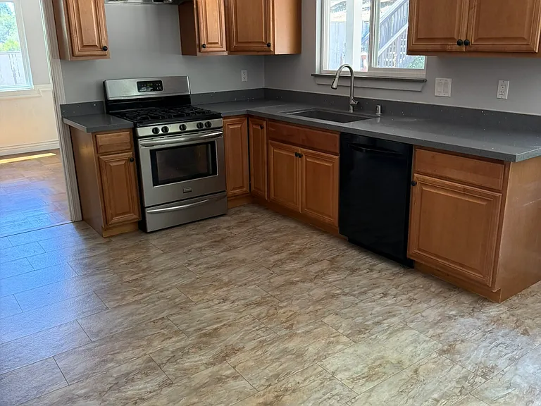 Corliss Dr — Photo 11