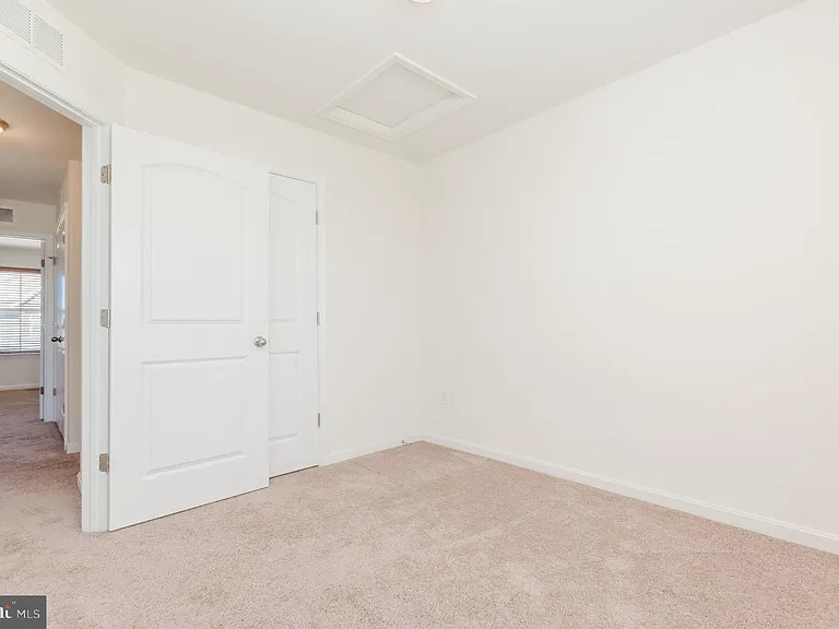 172 Drexel Ct — Photo 41