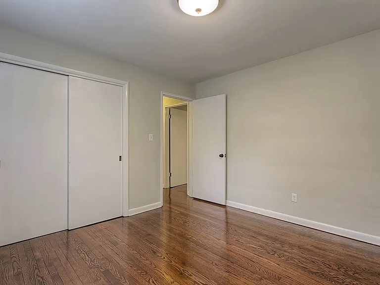 3279 Linwood Ave #4 — Photo 10