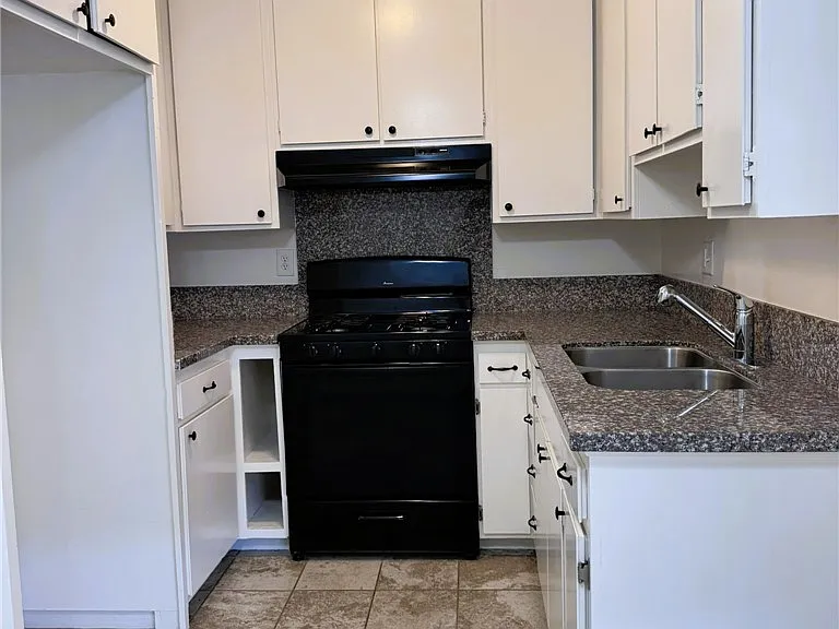 2310 Washington Cir #F — Photo 4