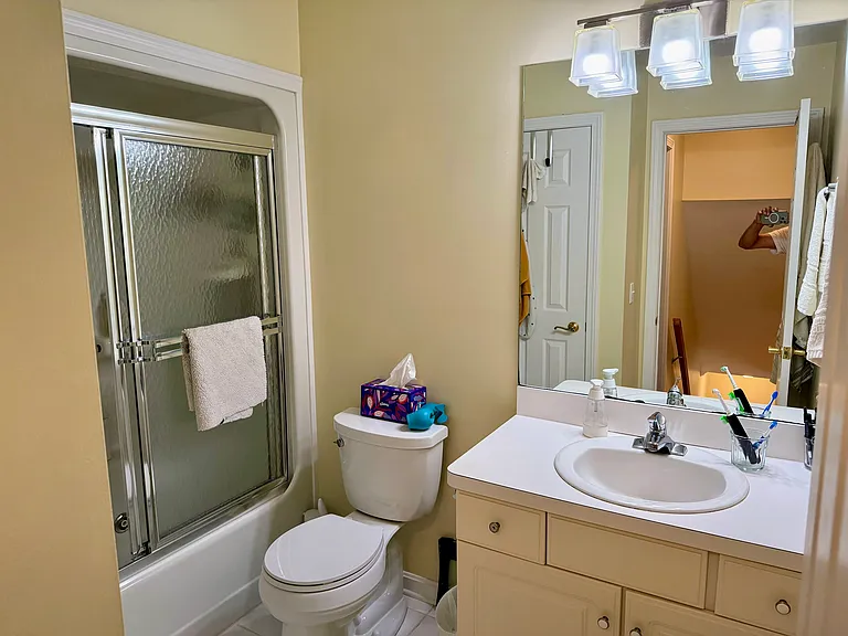 211 Hunyadi Ave — Photo 30