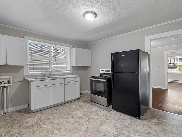 114 Charles Ave — Photo 13