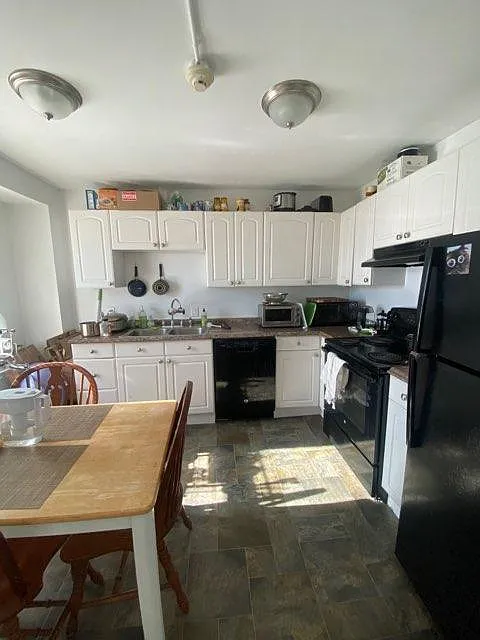 Building Photo - 289 Wickenden St #2