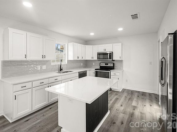 3rd image of 10107 Clairemore Pl