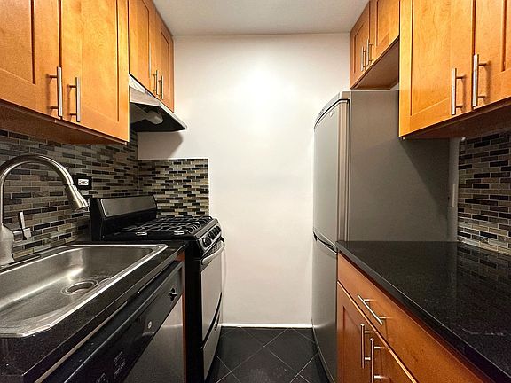 3rd image of 7 W 87th St #4S