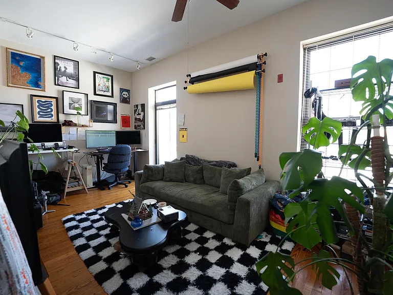 125 W. Saratoga St — Photo 6