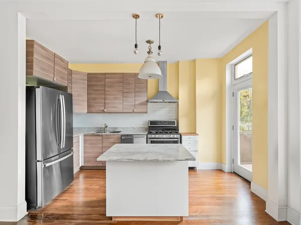 250 East 25th Street image 4 of 21