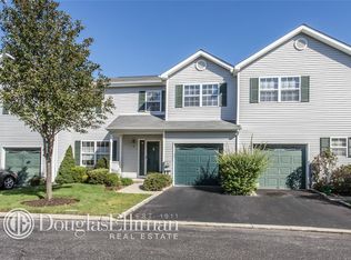 5 Merrimack Rd, Smithtown, NY 11787