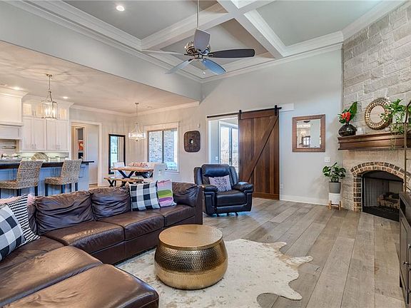 4th image of 610 Trailwood Cir