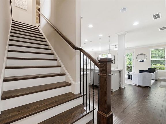 3rd image of 3910 Glenview Club Ln