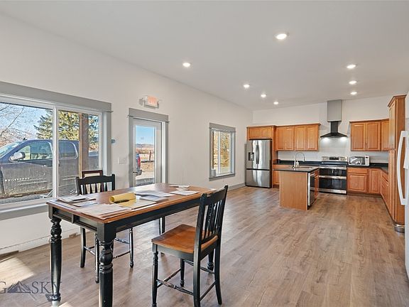 3rd image of 104 Jefferson St