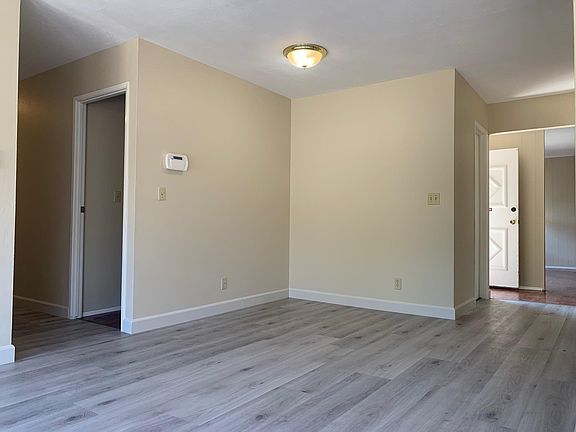 5th image of 970 Planetree Pl