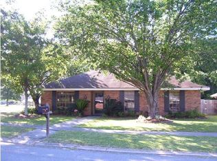426 Quail Dr, Lafayette, LA 70508