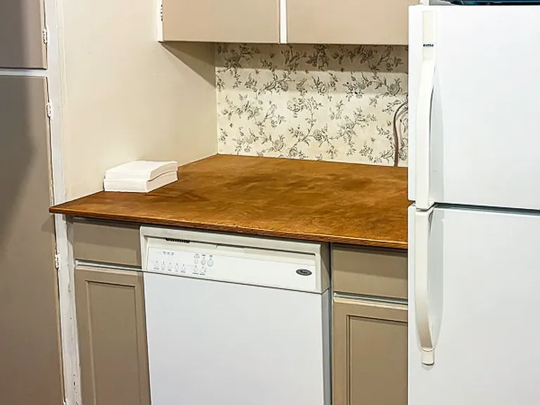 415 S Polk St — Photo 10