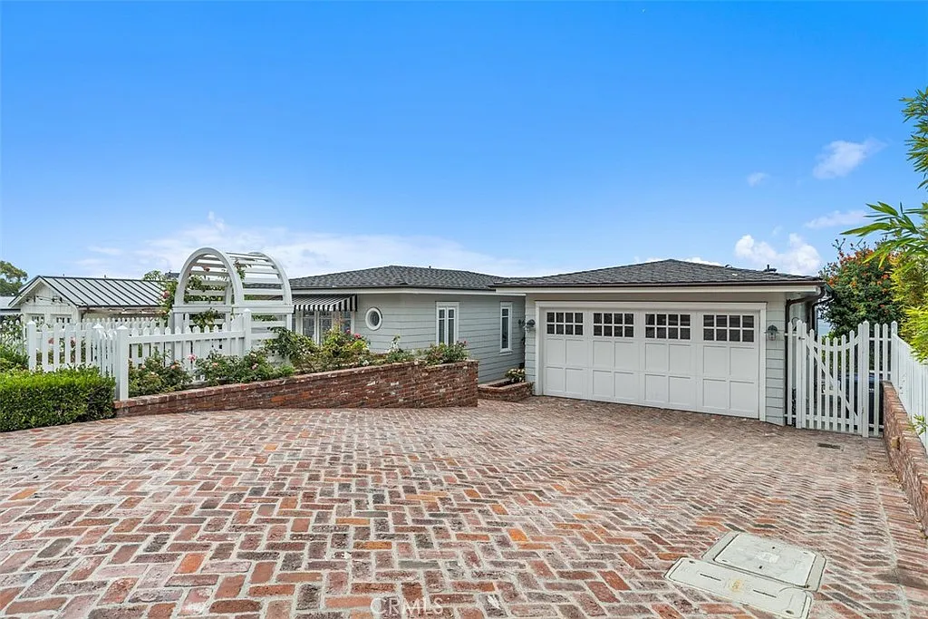 3 bed, 3.5 bath, 2099 sqft, $13,000 — Photo 2