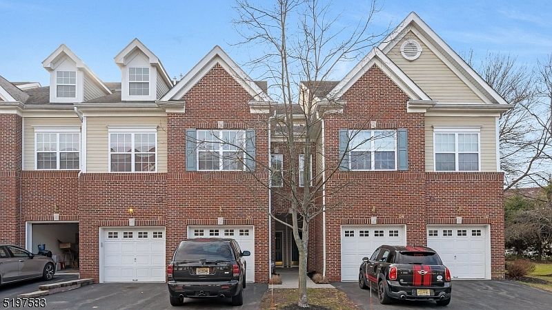 1st image of 18 Taft Ln