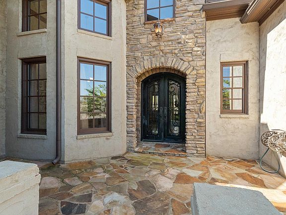 2nd image of 420 Tuscany Cir
