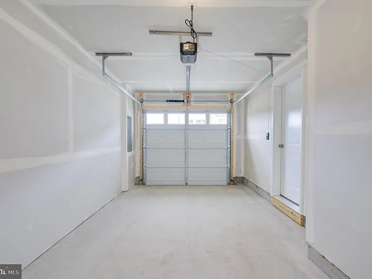 519 Fontana Cir — Photo 41