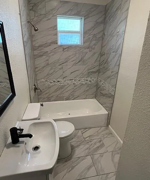 2545 Metropolitan Ave — Photo 12