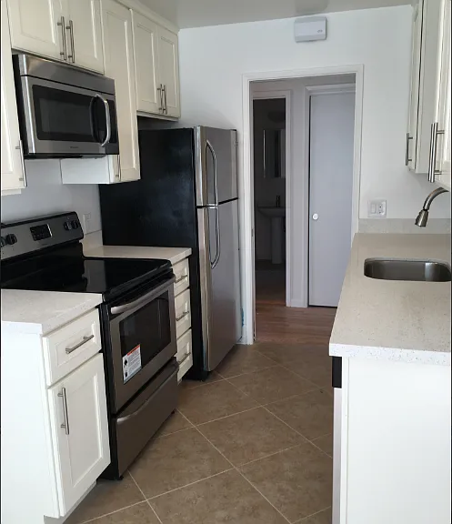 311 Lester — Photo 3