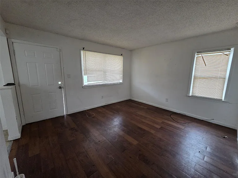 24511 Florence St — Photo 11