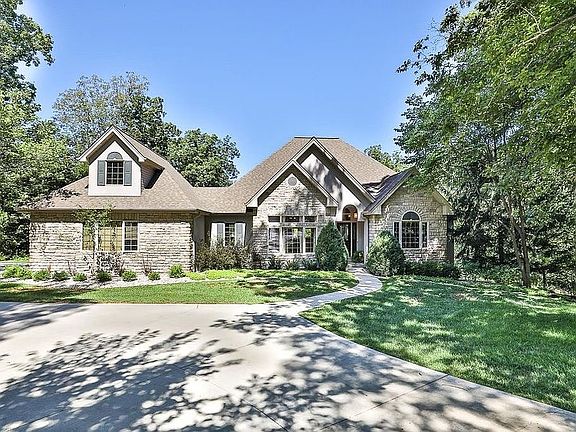 2nd image of 1121 Lake Charrette Dr