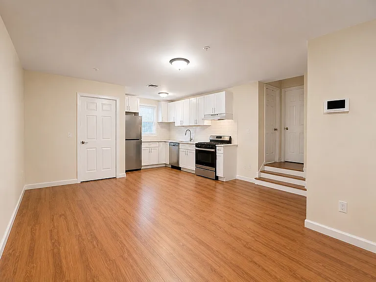 32 Lockwood Ave #2B — Photo 2