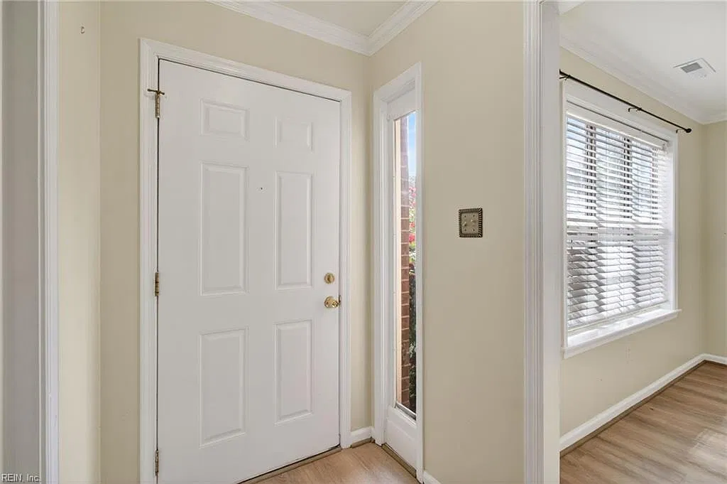 3 bed, 2.5 bath, $2,200 — Photo 3