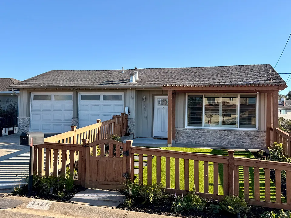 3511 Hillcrest Dr