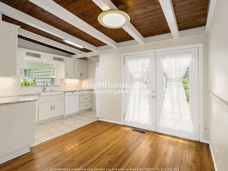 1885 SW Wellington Ave — Photo 5