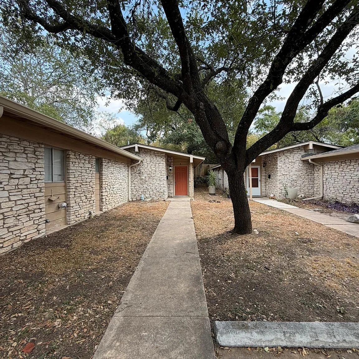 2 bed, 1.0 bath, 1972 sqft, $1,795 — Photo 1