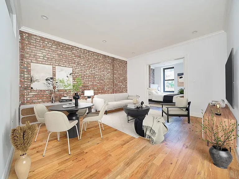 440 W 47th St #1A — Photo 1
